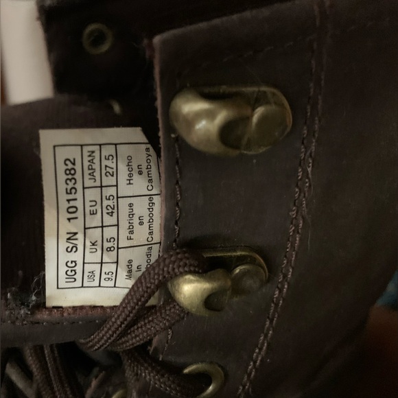 UGG duck boots - men’s 9.5, choc brown, great condition, lightly worn - Picture 6 of 9